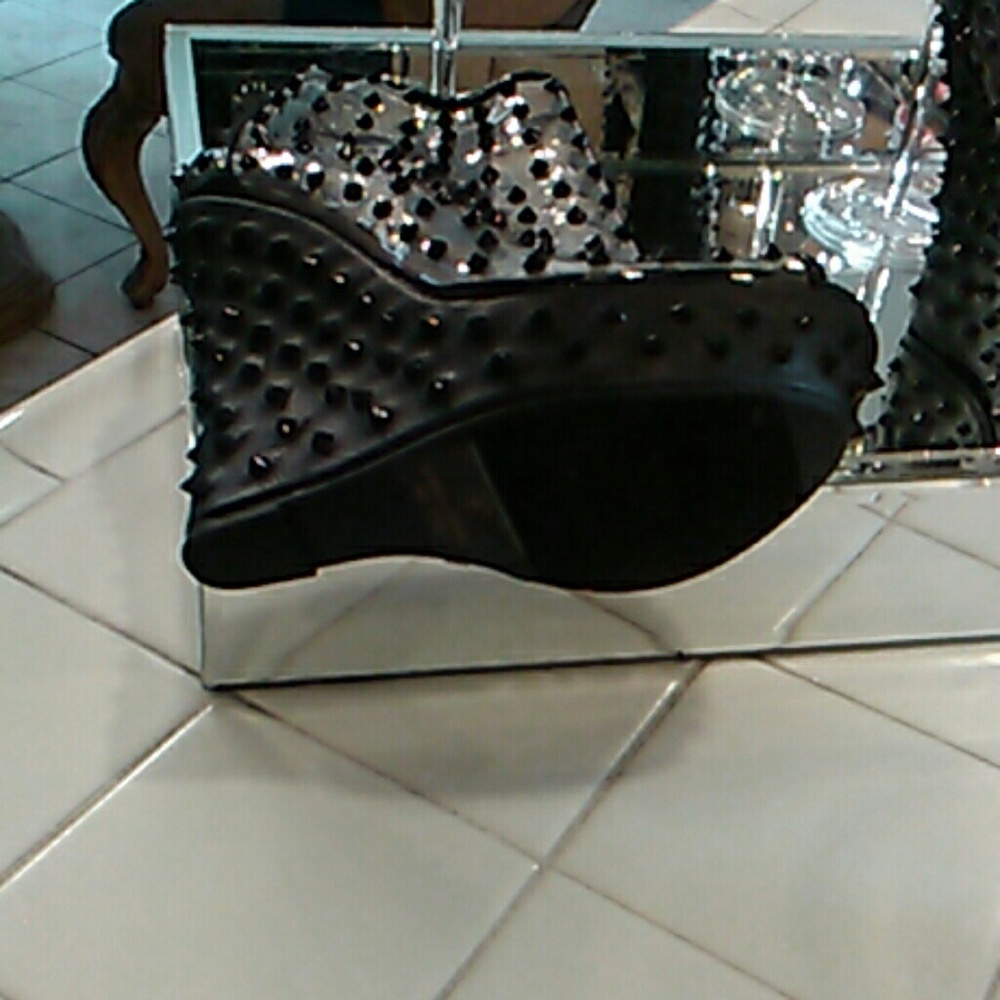 Shoes - Picture 7 of 7